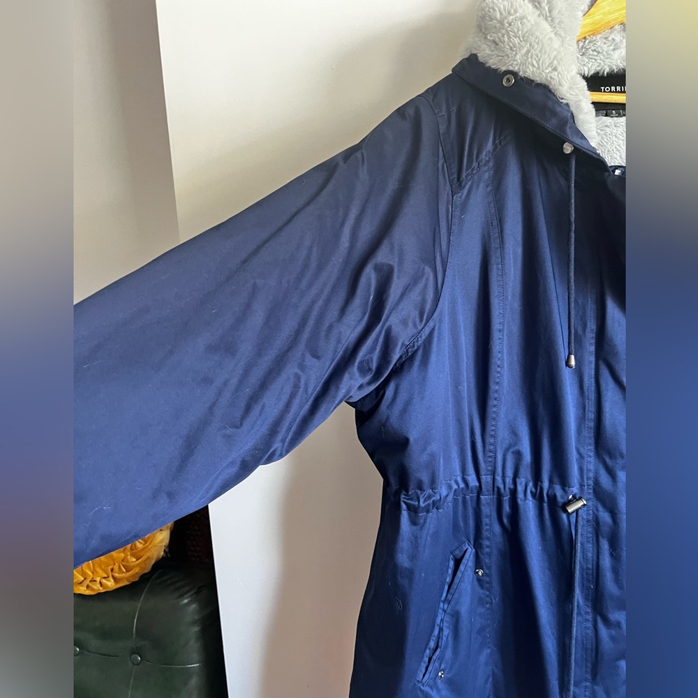 Torrid 5x Navy Hooded Sherpa Parka Coat with gray sherpa lining - Picture 9 of 16